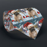 French Bulldog Winter Wonderland Christmas Joy Krawatte<br><div class="desc">Dieses festliche Design spiegelt den fröhlichen Geist der Urlaubssaison wider und besticht durch ein hübsches Jungtier mit einer Weihnachtsmannmütze. Der Hund ist eingebettet in ein winterliches Wunderland, mit einem Schneemann, einem dekorierten Weihnachtsbaum und wunderschön verpackten Geschenken. Schneeflocken fallen sanft ab und geben der Szene eine magische Touch, während die lebhaften...</div>