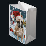 French Bulldog Winter Wonderland Christmas Joy Mittlere Geschenktüte<br><div class="desc">Dieses festliche Design spiegelt den fröhlichen Geist der Urlaubssaison wider und besticht durch ein hübsches Jungtier mit einer Weihnachtsmannmütze. Der Hund ist eingebettet in ein winterliches Wunderland, mit einem Schneemann, einem dekorierten Weihnachtsbaum und wunderschön verpackten Geschenken. Schneeflocken fallen sanft ab und geben der Szene eine magische Touch, während die lebhaften...</div>