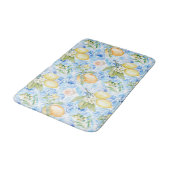 French Country Blue Tile Yellow Lemon Watercolor Badematte (Schrägansicht)