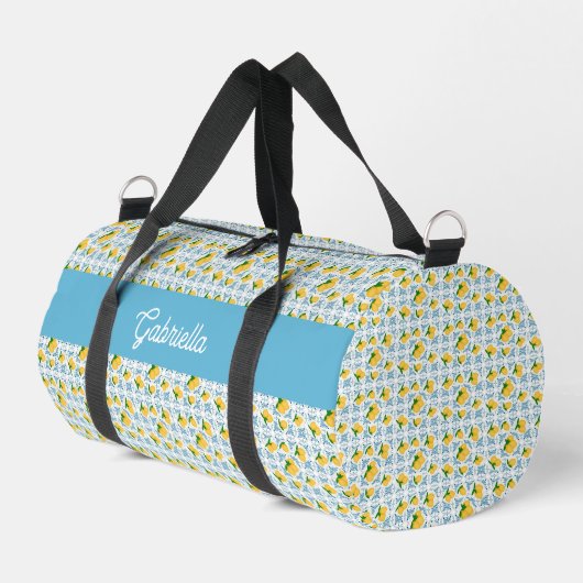 French Country Lemon Blue Tile Monogram Duffle Bag (Linke Seite)