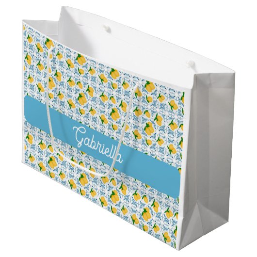 French Country Lemon Blue Tile Monogram Name Große Geschenktüte (Vorderseite Schrägansicht)