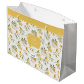 French Country Lemon Pattern Monogram Gift Bag Große Geschenktüte (Rückseite Schrägansicht)