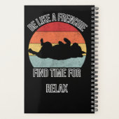 Frenchi-Yoga bei Sonnenuntergang, schwarze Abdecku Planer (Rückseite)