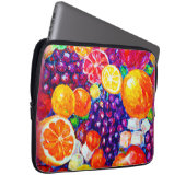 "Fresh Fruits Pattern" Niedliche Kunst. Jetzt kauf Laptopschutzhülle (Vorne Rechts)