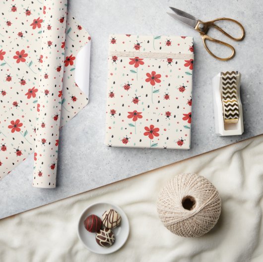 Fresh Ladybug Delight Geschenkpapier (Kunsthandwerk)