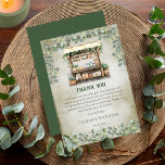 Fresh off Market Farm Stand Brautparty Dankeskarte<br><div class="desc">Schöner Wald und Salbei grüner Eukalyptus und Boutique Farmer's Market Brautparty "Danke" Design - Teil der Kollektion "Fresh Off the Market". Rustikaler,  altertümlicher Vordergrund kombiniert mit dem grünen Holzständer und dem umgebenden Eukalyptus erinnert an einen offenen italienischen oder landschaftlichen Marktplatz. Zurück hat eine einfache waldgrüne feste Farbe.</div>
