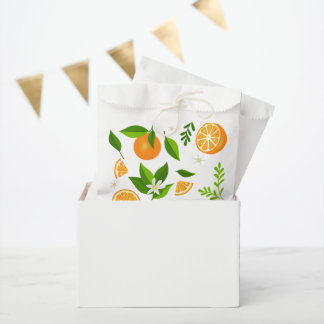 Fresh oranges with flowers and leaves geschenktütchen
