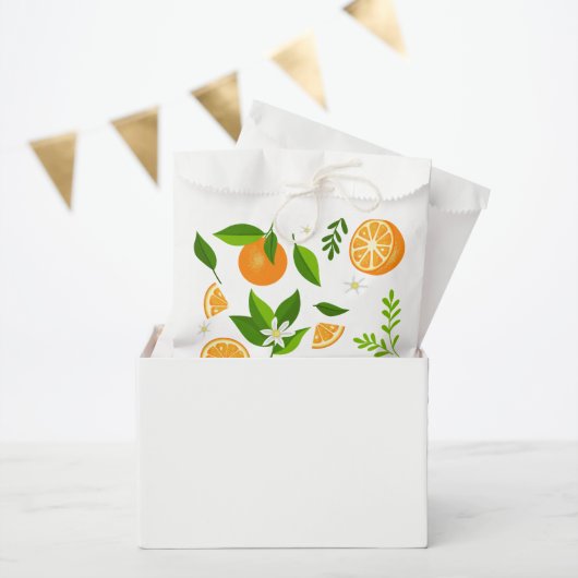 Fresh oranges with flowers and leaves geschenktütchen (Party)