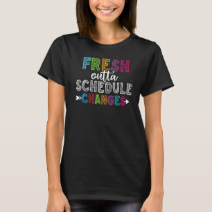 Fresh Outta Zeitplan Ändert Schulberater zurück T-Shirt