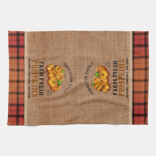 Fresh Pumpkins in einem rustikalen und Karierten Geschirrtuch (Horizontal)