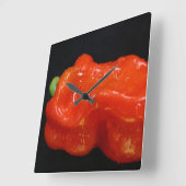 Fresh Red Bell Pepper Quadratische Wanduhr (Winkel)