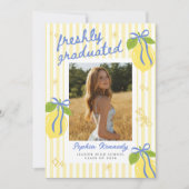 Freshly Graduated Lemon Blue Bow Graduation Einladung (Vorderseite)