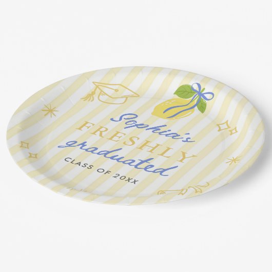 Freshly Graduated Lemon Blue Bow Graduation Pappteller (Schrägansicht)