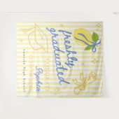 Freshly Graduated Lemon Blue Bow Graduation Wandteppich (Vorderseite (Horizontal))