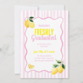 Freshly Graduated Lemon Pink Stripes Graduation Einladung (Rückseite)