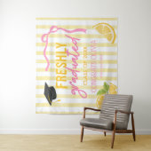 Freshly Graduated Lemonade Grad Party Backdrop Wandteppich (Beispiel)