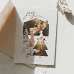 Freude in einfachen Dingen Gemütliches Woodland Vi Feiertagskarte<br><div class="desc">Unsere natürlichen Waldtiere, gemütliche Weihnachtskarte des Dorfes erfassen die wahre Natur der einfachen Dinge. Natürliche Holzkörner-Texturen, weiche Erdtöne mit Beige, Grau und Cremes aus leichter Keramik schaffen ein sauberes, minimales und gemütliches Design. Wir haben unseren von Hand gezeichnet Waldfuchs, Hirsche und Kiefernwald in eine gemütliche Dorfszene integriert. Kombination aus Keramik,...</div>