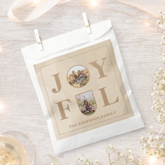 Freude | Modernes Minimalistisches Beige Arch Zwei Geschenktütchen (Ausgeschnitten)