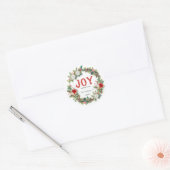 Freude Rustikale Typografie Name Weihnachtskranz R Runder Aufkleber (Umschlag)