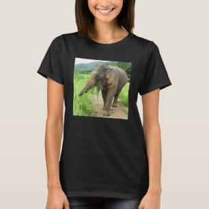 Freudlicher Elefant aus Thailand T-Shirt