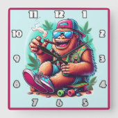 Freudvolle Kreatur feiert im Freien Quadratische Wanduhr (Vorderseite)