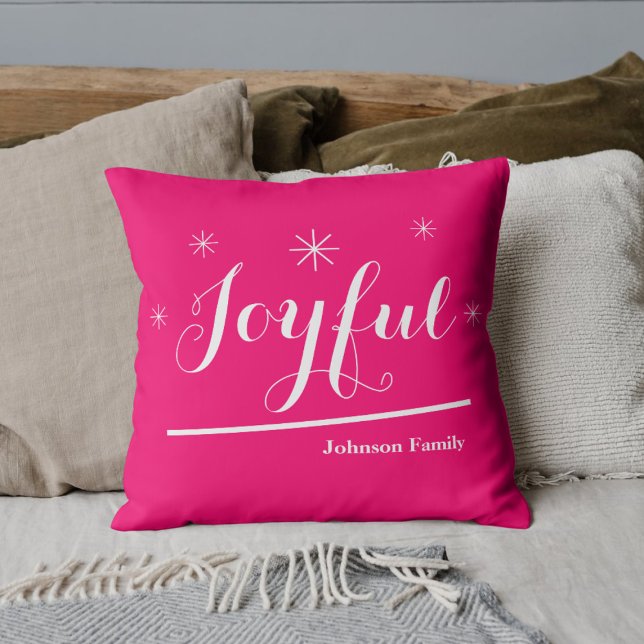 Freuen Sie sich auf Personalisierte Weihnachtsfami Kissen (Add some Joyful spice to the holidays with these hot pink throw pillows.)