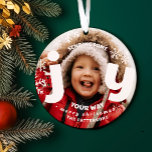 Freuen Sie sich auf Personalisiertes Foto Weihnach Ornament<br><div class="desc">Verbringen Sie Weihnachten jubeln Sie in dieser Urlaubssaison mit einem Sake-Geschenk Familie Foto-Ornament. Perfektes Geschenk für Freunde und Familie. Ihr individuelles Foto bringt das o in JOY. Personalisieren Sie die weißen Overlay-Buchstaben mit Ihrem Urlaubsgruß und Nachnamen. Doppelseitig mit kariert auf der Rückseite und Zimmer, um das Jahr oder eine längere...</div>