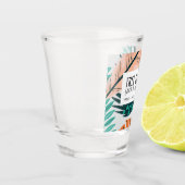 Freuen Sie sich auf sonnige Getränke und eine Gast Schnapsglas (Links)