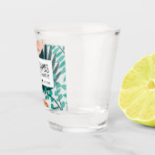 Freuen Sie sich auf sonnige Getränke und eine Gast Schnapsglas (Rechts)