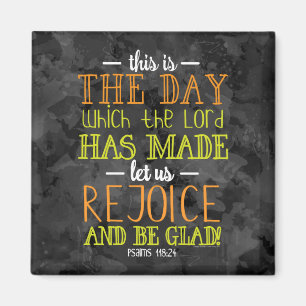 Freuen Sie sich und sein Glad Typografy Bible Vers Magnet