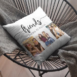 Freunde 3 Foto Freundschaftskollektion Kissen<br><div class="desc">Feiern Sie Ihre Freundschaft mit dem Friends 3 Foto Friendship Collage Throw Kissen. Dieses personalisierte Kissen besticht durch eine wunderschön gestaltete Collage aus drei hochgeschätzten Fotos, in der Sie mit Ihren Freunden besondere Momente erleben. Aus hochwertigen Materialien gefertigt, fügt es jedem Raum eine stilvolle und sentimentale Touch hinzu. Dieses Kopfkissen...</div>