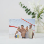 Freunde am Beachvolleyballplatz Postkarte (Stehend Vorderseite)
