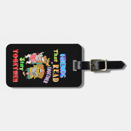 Freunde, die zusammen lesen Bleibe Gepäckanhänger (Vorderseite horizontal)