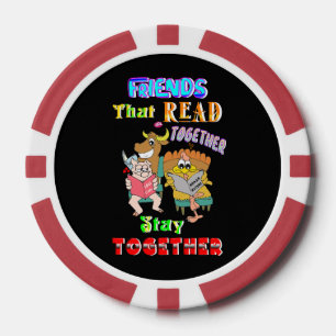 Freunde, die zusammen lesen Bleibe Pokerchips
