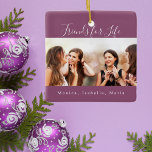 Freunde für das Leben Foto lila Namen zu halten Keramikornament<br><div class="desc">Ein Geschenk für Ihre besten Freunde zu Geburtstagen,  Weihnachten oder einem besonderen Ereignis. Text: Friends for Life,  geschrieben mit einem trendigen handgeschriebenen Stil-Skript. Personalisieren und verwenden Sie Ihr eigenes Foto und Ihre eigenen Namen. Ein chic lila,  pflaumenfarbener Hintergrund.</div>