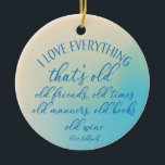Freunde Weinbücher Zitat Winter Blue Keramik Ornament<br><div class="desc">Inspiration und Spaß Zitat für diejenigen,  die Freunde,  Bücher und Wein genießen. Oliver Goldsmith zitiert "Ich Liebe alles,  was alt ist,  alte Freunde,  alte Zeiten,  alte Manieren,  alte Bücher und alte Weine". Hübscher winterblauer Hintergrund. Ideal für Buchklub,  Weinkeller,  Leser und Weintrinker.</div>