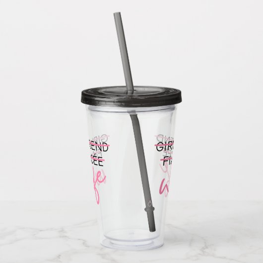 Freundin. Fiancée. Ehefrau. Tumbler Acryltrinkbecher (Links)
