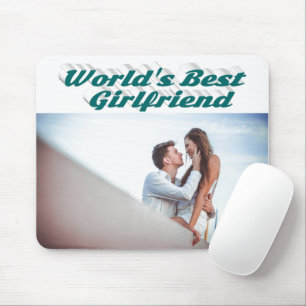 Freundin mit grünem Typografie-Foto Mousepad