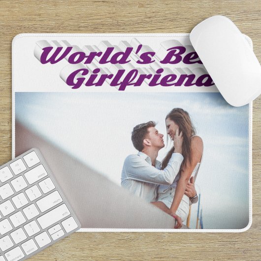 Freundin mit lila typografischem Foto Mousepad