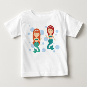 Freundinnen der Meerjungfrau lächeln glücklich im Baby T-shirt