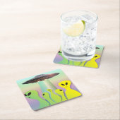 Freundliche Außerirdischen & UFO gelb & grün Rechteckiger Pappuntersetzer (Vor Ort)