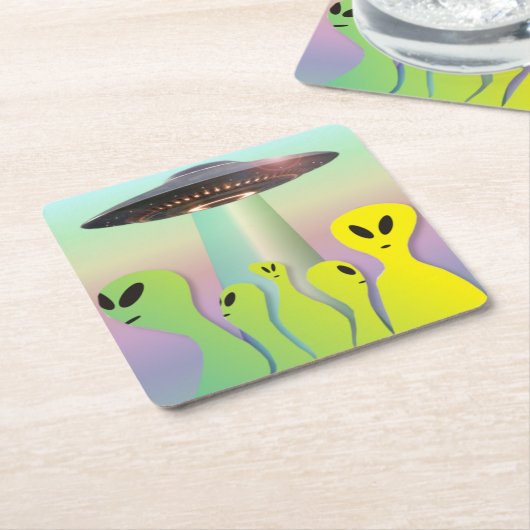 Freundliche Außerirdischen & UFO gelb & grün Rechteckiger Pappuntersetzer (angewinkelt)