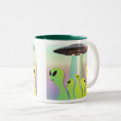 freundliche Außerirdischen Zwei-Tone-Kaffee-Tasse Zweifarbige Tasse (VorderseiteRechts)