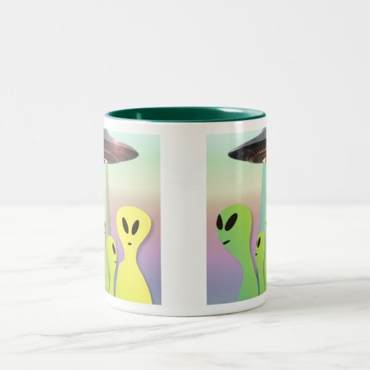 freundliche Außerirdischen Zwei-Tone-Kaffee-Tasse Zweifarbige Tasse (Mittel)