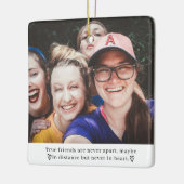 Freundliche Mitarbeiter - Geist auf der ganzen Wel Keramikornament (Links)