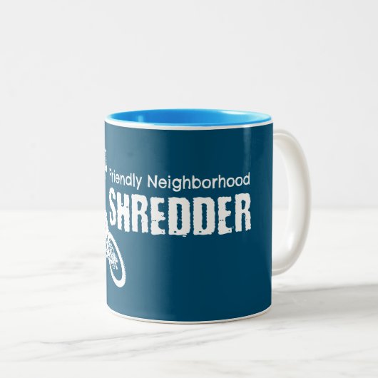 Freundliche Nachbarschaft Shredder Mountain Biking Zweifarbige Tasse (VorderseiteRechts)