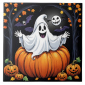 Freundlicher Geist feiert Halloween in einem Kürbi Fliese (Vorderseite)