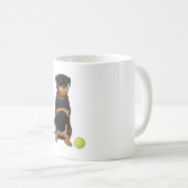 Freundlicher Rottweiler mit Green Ball Kaffeetasse (VorderseiteRechts)