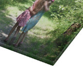 Freundschaft der Schwestern im rustikalen Frühling Schneidebrett (Ecke)
