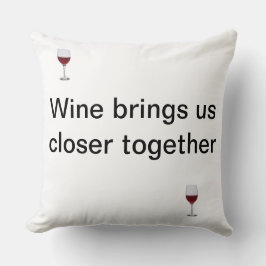 Freundschaft und ein Glas Wein Kissen